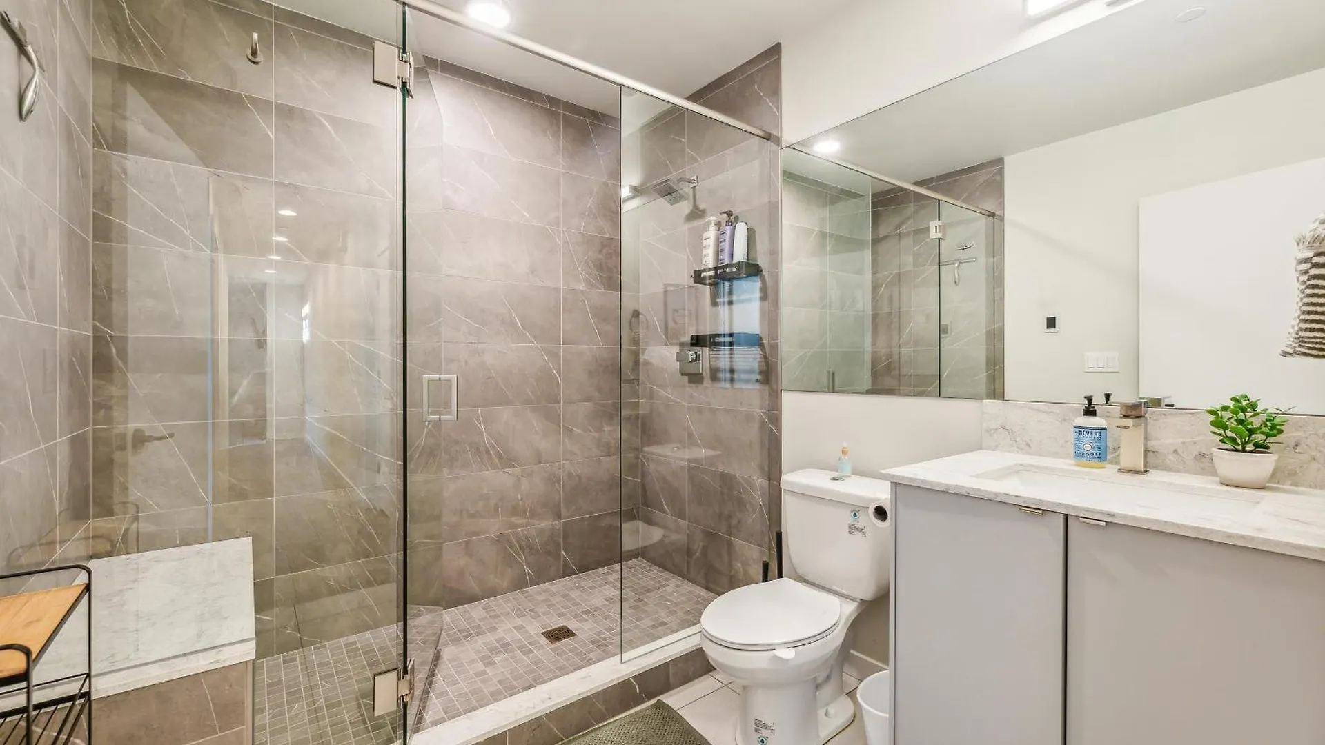 Travelers Dream, Walk To Space Needle, Parking, Backyard Сиэтл